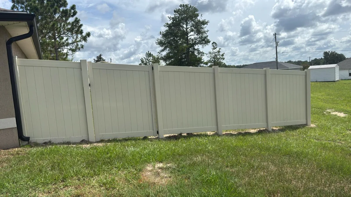 Vinyl privacy in tan in Central Florida