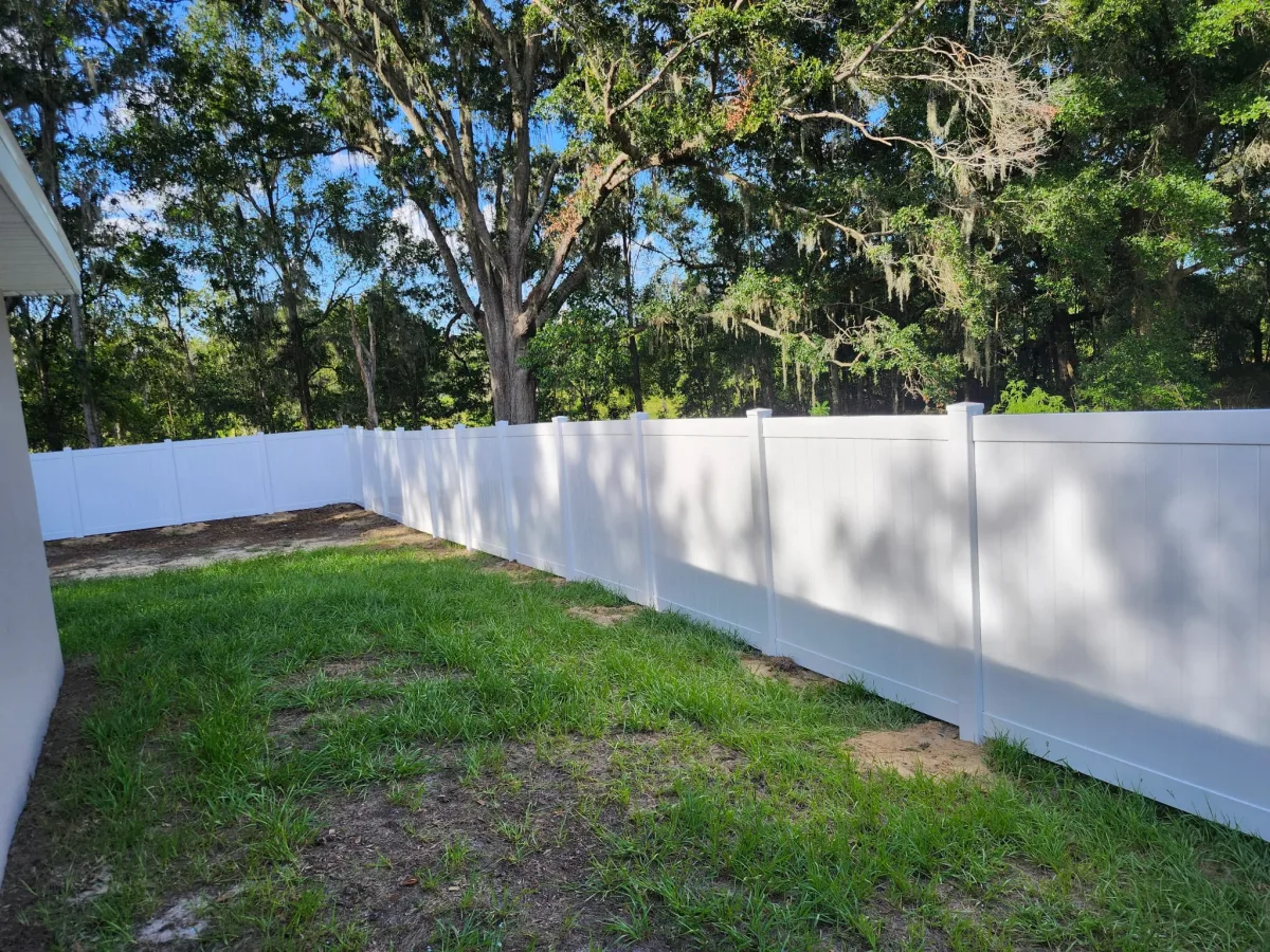 Vinyl privacy beside a pool enclosure in Central Florida